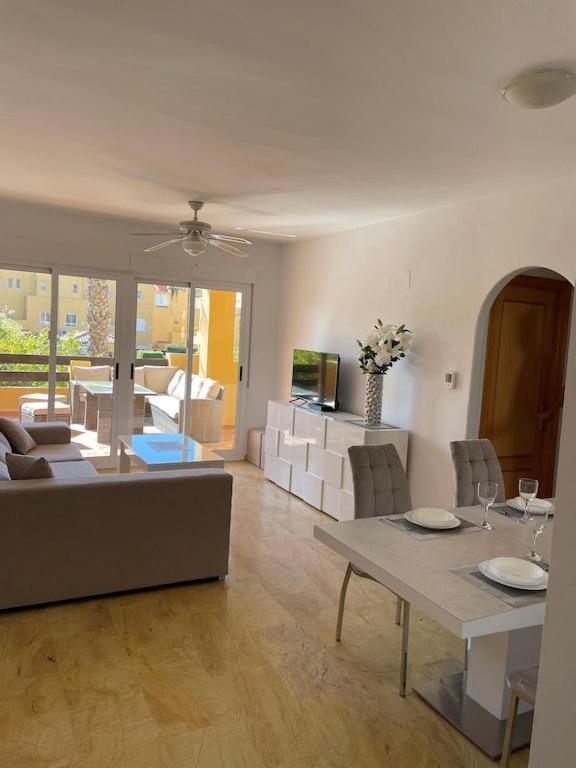 A Stunning 2 Bedroom Apartment 5 Min Walk To The Beautiful Beaches Of Vera Playa Playas de Vera Buitenkant foto